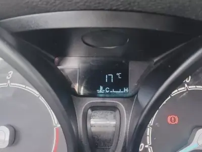 Ford Transit Courier 2020 - 10990 EUR, 129167 km - AUTO.MOTO.pt - 129167km - foto 32 de 52