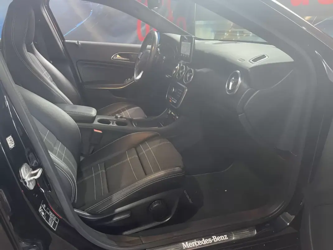 Mercedes-Benz A 200 2016 - 18450 EUR, 188000 km - AUTO.MOTO.pt - 188000km - foto 30 de 42