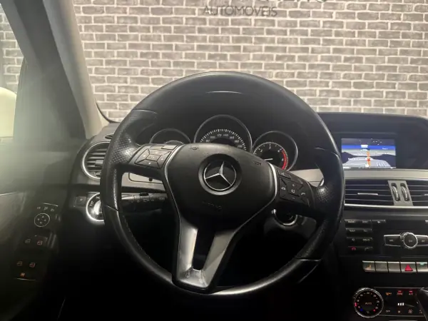 Mercedes-Benz C 220 2012 - 10990 EUR, 450000 km - AUTO.MOTO.pt - 450000km - foto 9 de 17