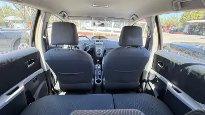 Toyota Yaris 2010 - 8700 EUR, 69707 km - AUTO.MOTO.pt - 69707km - foto 33 de 35