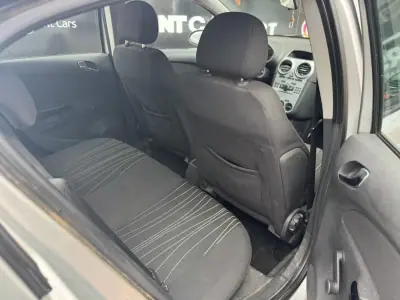 Opel Corsa 2010 - 3900 EUR, 271376 km - AUTO.MOTO.pt - 271376km - foto 8 de 10