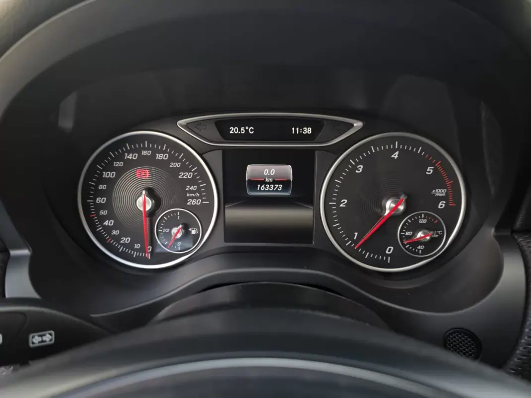 Mercedes-Benz A 180 2016 - 15990 EUR, 163000 km - AUTO.MOTO.pt - 163000km - foto 19 de 31