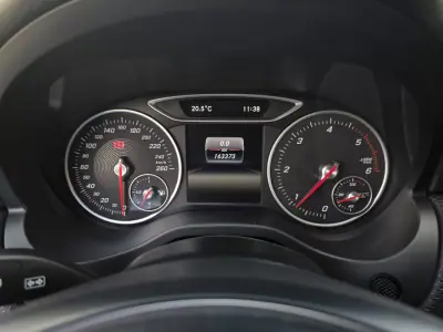 Mercedes-Benz A 180 2016 - 15990 EUR, 163000 km - AUTO.MOTO.pt - 163000km - foto 19 de 31