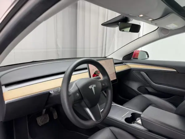 Tesla Model 3 2021 - 24500 EUR, 133000 km - AUTO.MOTO.pt - 133000km - foto 18 de 21