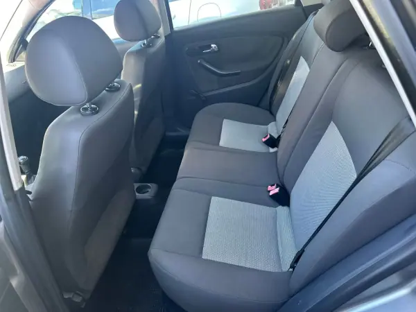 SEAT Ibiza 2005 - 5490 EUR, 145000 km - AUTO.MOTO.pt - 145000km - foto 4 de 7