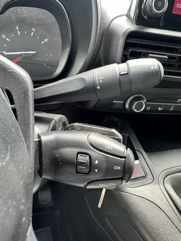 Citroën Berlingo 1.5 Hdi 2019 - 9900 EUR, 180000 km - AUTO.MOTO.pt - 180000km - foto 35 de 43