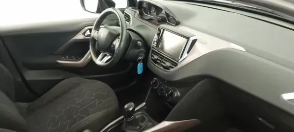 Peugeot 2008 2015 - 11850 EUR, 112000 km - AUTO.MOTO.pt - 112000km - foto 7 de 9