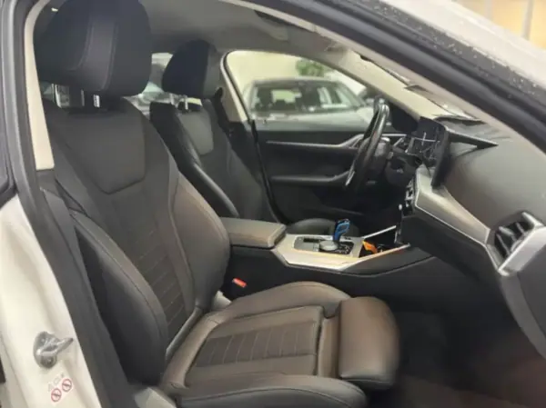 BMW i4 2022 - 37000 EUR, 54000 km - AUTO.MOTO.pt - 54000km - foto 11 de 13