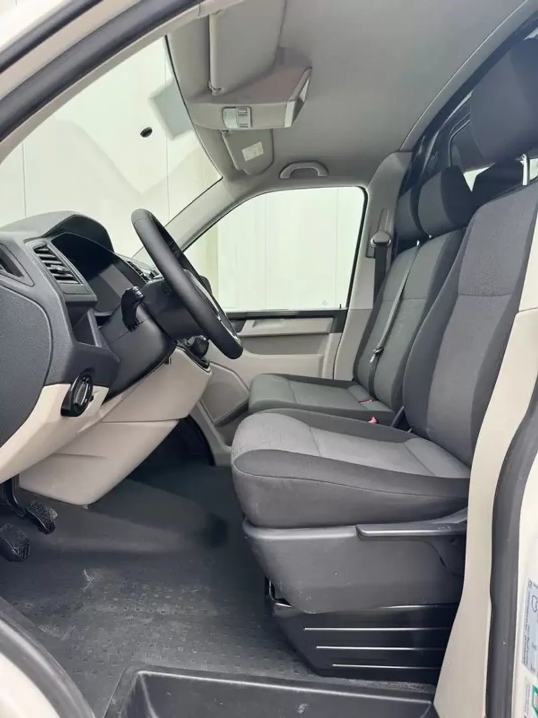 VW T6 TRANSPORTER 2.0 TDI KASTEN/ 3 LUGARES/ IVA DEDUTIVEL 2015 - 16950 EUR, 130000 km - AUTO.MOTO.pt - 130000km - foto 3 de 24