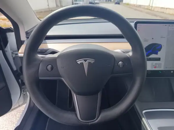 Tesla Model 3 2021 - 28990 EUR, 78600 km - 78600km - foto 15 de 18