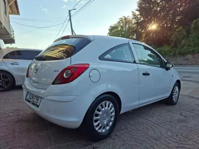 Opel Corsa 2012 — foto 6 de 19