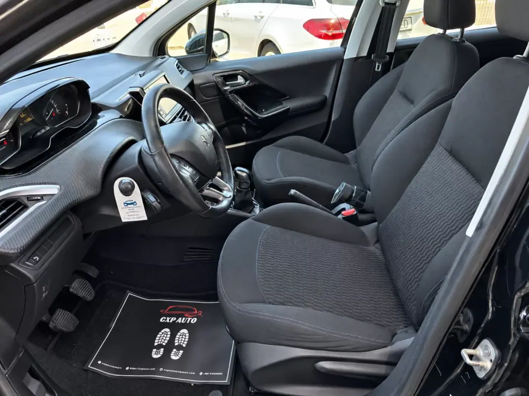 Peugeot 208 2018 - 9500 EUR, 102011 km - 102011km - foto 8 de 10