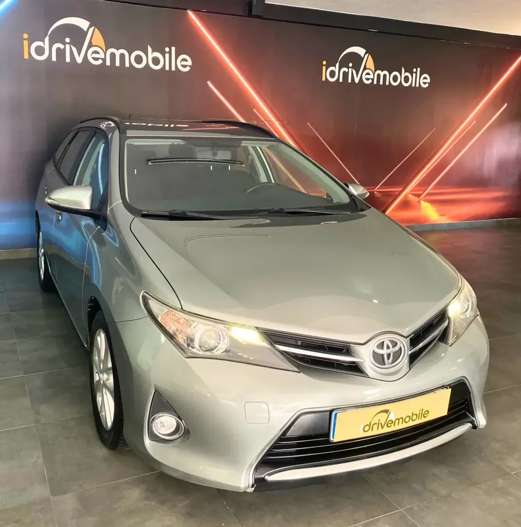 Toyota Auris Touring Sports 2015 - 11500 EUR, 139900 km - 139900km - foto 3 de 17