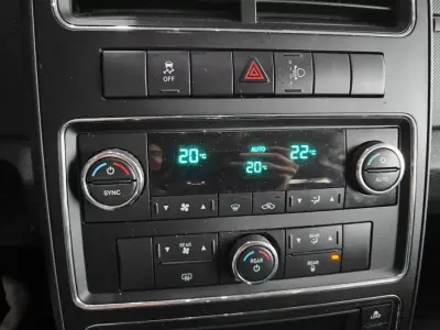 Dodge Journey 2010 - 11750 EUR, 113500 km - AUTO.MOTO.pt - 113500km - foto 31 de 36