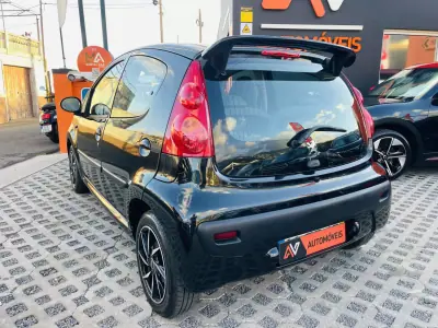 Peugeot 107 2008 — foto 5 de 12