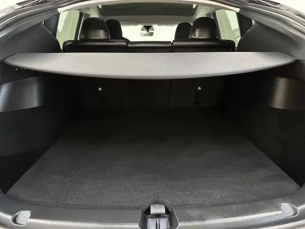 Tesla Model Y 2023 - 32800 EUR, 92000 km - AUTO.MOTO.pt - 92000km - foto 12 de 20