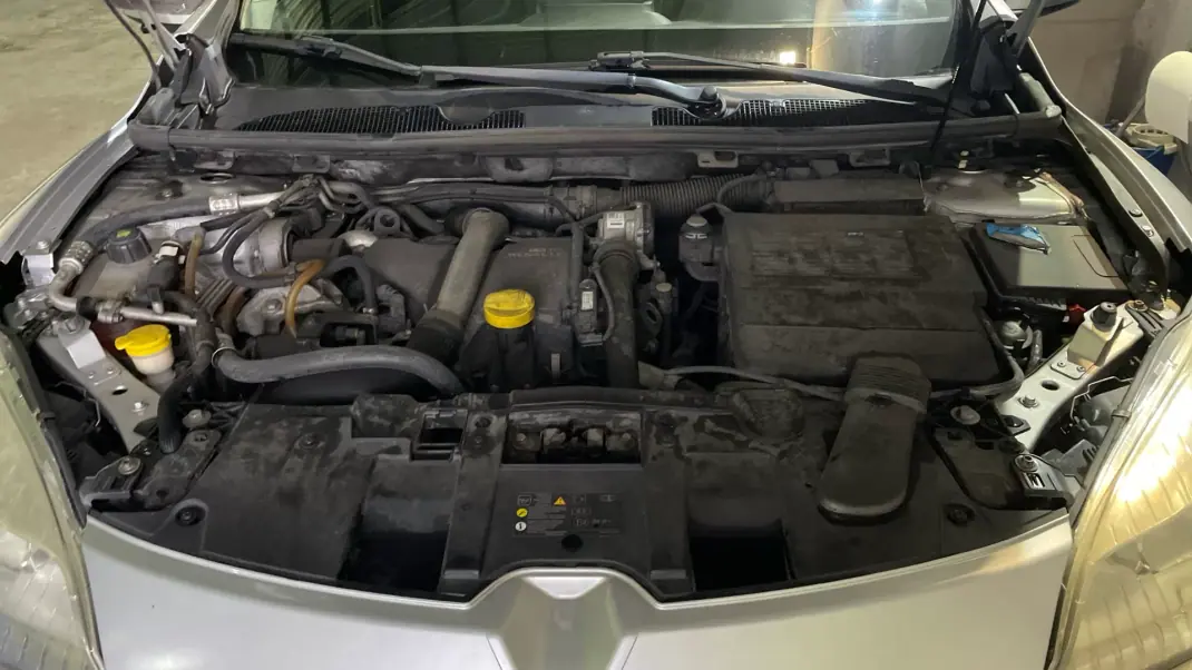 Renault Mégane Sport Tourer 2010 - 4950 EUR, 195235 km - AUTO.MOTO.pt - 195235km - foto 22 de 22