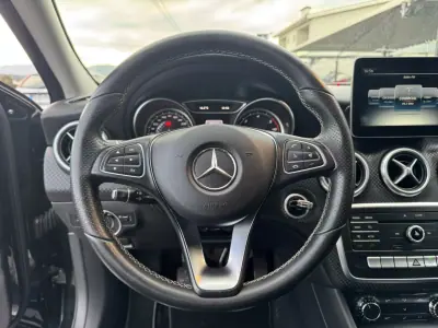 Mercedes-Benz A 180 2016 - 16500 EUR, 165000 km - AUTO.MOTO.pt - 165000km - foto 9 de 18