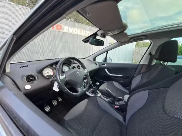 Peugeot 308 SW 2013 — foto 3 de 29