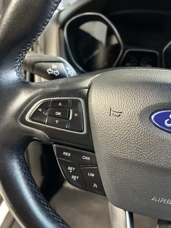 Ford Focus 2018 - 9900 EUR, 71250 km - AUTO.MOTO.pt - 71250km - foto 9 de 27