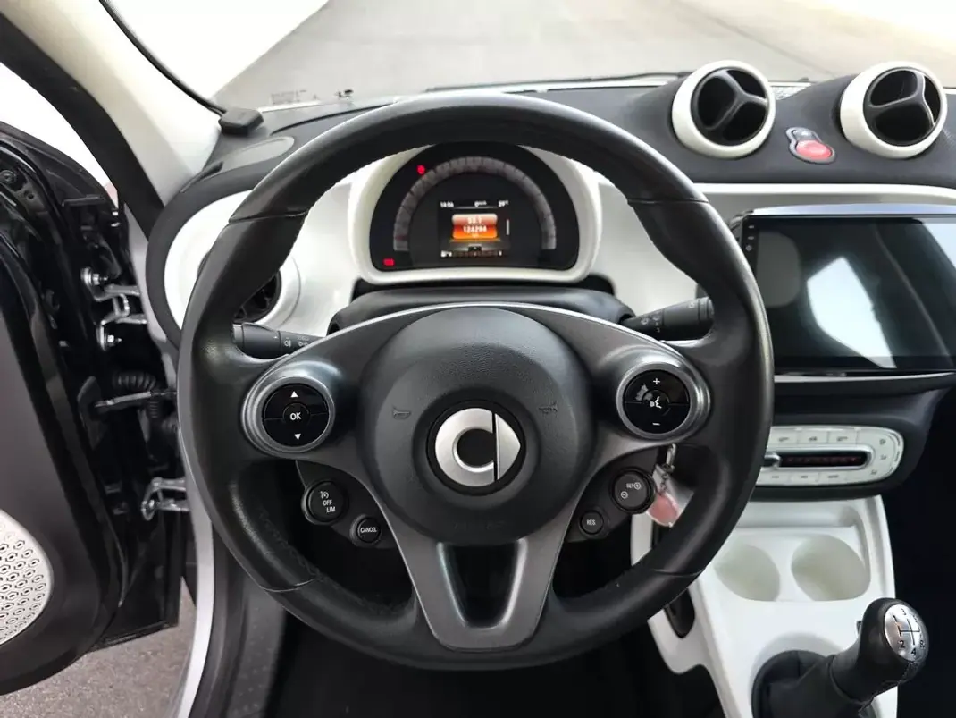 Smart ForFour 2015 - 7750 EUR, 124000 km - 124000km - foto 16 de 29