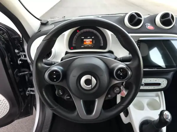 Smart ForFour 2015 - 7750 EUR, 124000 km - AUTO.MOTO.pt - 124000km - foto 16 de 29