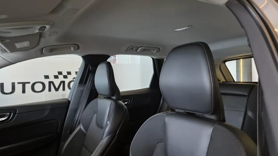 Volvo XC 60 2018 - 23500 EUR, 242396 km - AUTO.MOTO.pt - 242396km - foto 40 de 55