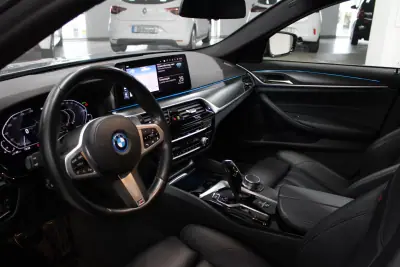 BMW 530e 2021 - 32990 EUR, 137000 km - AUTO.MOTO.pt - 137000km - foto 11 de 39