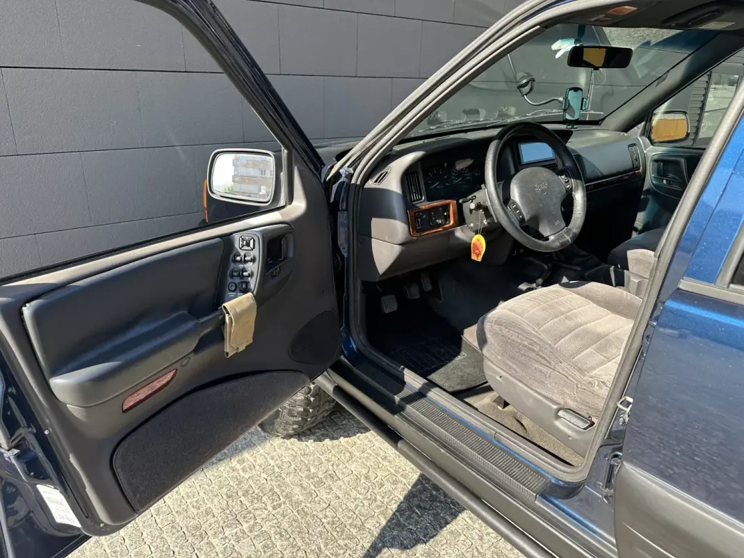 Jeep Grand Cherokee 1997 - 8999 EUR, 196000 km - AUTO.MOTO.pt - 196000km - foto 7 de 22