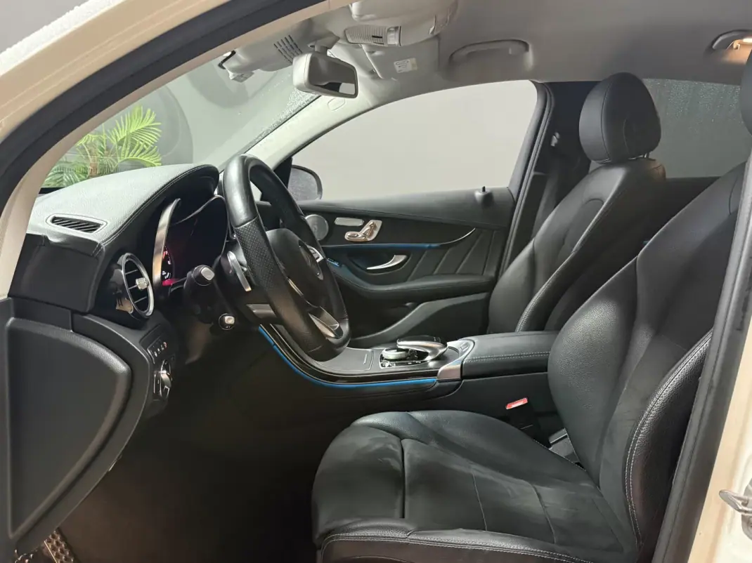 Mercedes-Benz GLC 350 2018 - 35990 EUR, 125987 km - AUTO.MOTO.pt - 125987km - foto 8 de 22