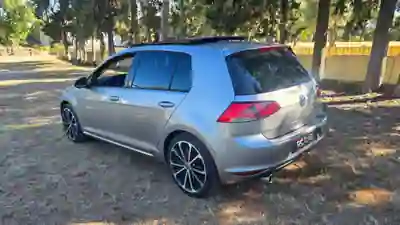 Volkswagen Golf 2013 - 14000 EUR, 141000 km - AUTO.MOTO.pt - 141000km - foto 7 de 12