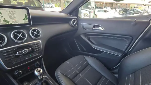 Mercedes-Benz A 200 2013 - 15990 EUR, 141000 km - AUTO.MOTO.pt - 141000km - foto 25 de 33