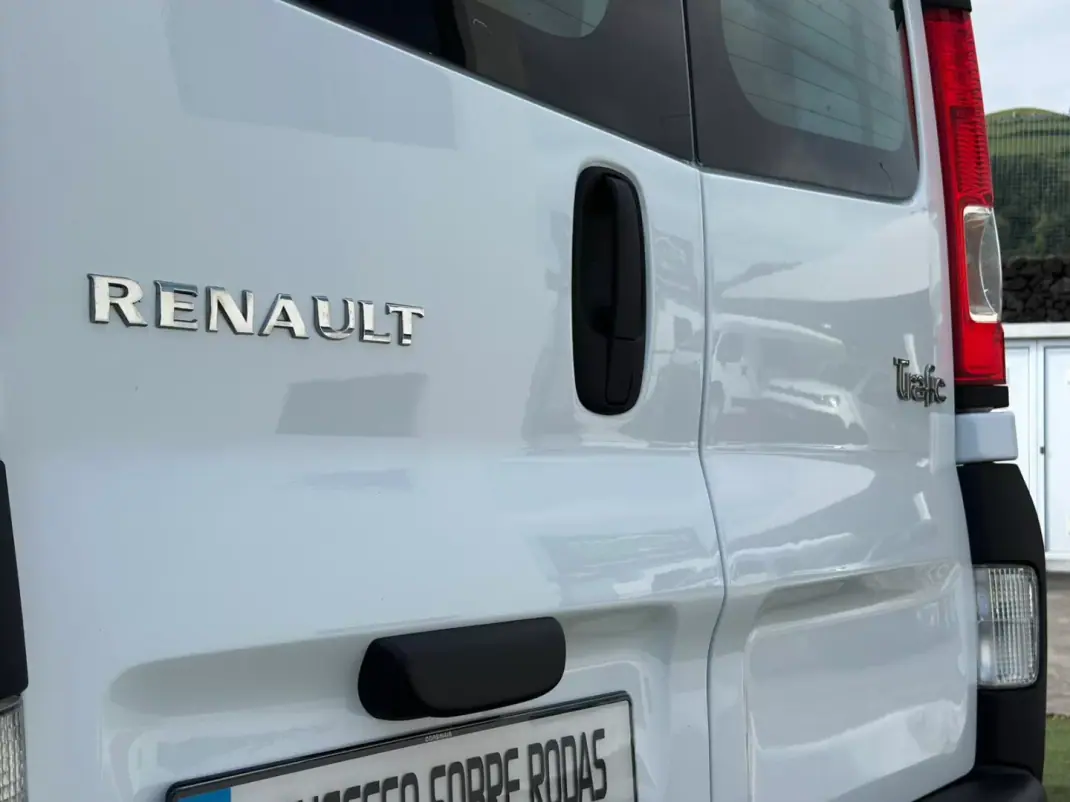 Renault TRAFIC L2H1 125CV 2014 - 16990 EUR, 98646 km - AUTO.MOTO.pt - 98646km - foto 8 de 16