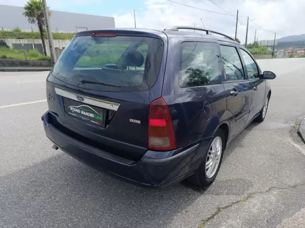 Ford Focus 2002 - 1800 EUR, 400000 km - AUTO.MOTO.pt - 400000km - foto 8 de 16
