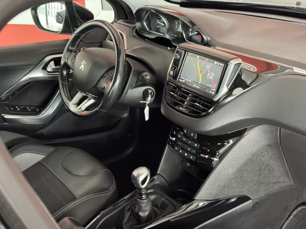 Peugeot 2008 2018 - 14990 EUR, 60029 km - AUTO.MOTO.pt - 60029km - foto 15 de 21