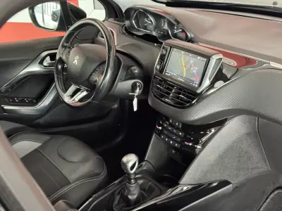 Peugeot 2008 2018 - 14990 EUR, 60029 km - AUTO.MOTO.pt - 60029km - foto 15 de 21