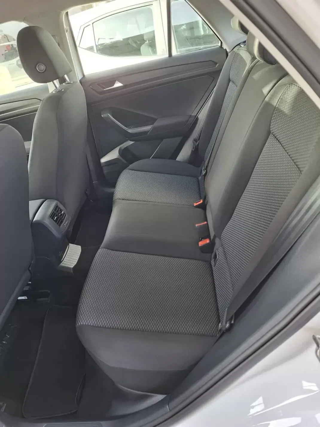 Volkswagen T-Roc 2020 - 19850 EUR, 109200 km - AUTO.MOTO.pt - 109200km - foto 13 de 25