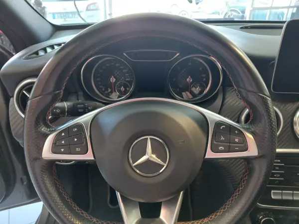 Mercedes-Benz A 180 2018 - 16900 EUR, 212000 km - AUTO.MOTO.pt - 212000km - foto 12 de 21