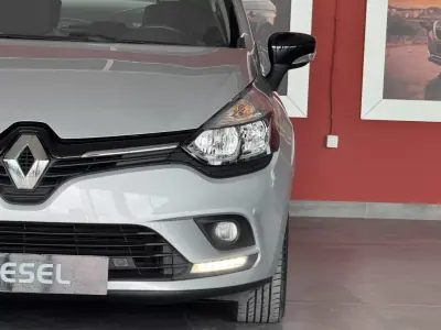 Renault Clio 2017 - 11990 EUR, 103171 km - AUTO.MOTO.pt - 103171km - foto 4 de 20