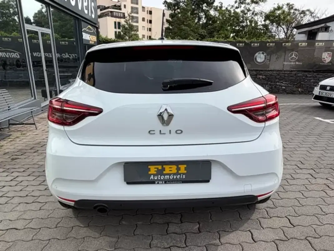 Renault Clio 2021 - 16900 EUR, 65300 km - AUTO.MOTO.pt - 65300km - foto 8 de 12