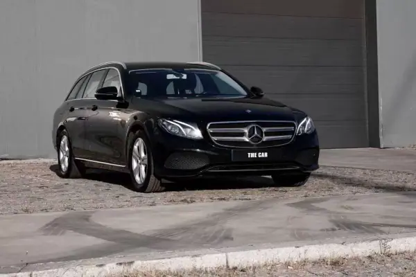 Mercedes-Benz E 220 2017 - 25000 EUR, 168000 km - AUTO.MOTO.pt - 168000km - foto 6 de 30