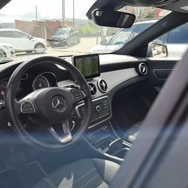 Mercedes-Benz CLA 220 2015 - 21990 EUR, 90000 km - 90000km - foto 8 de 15