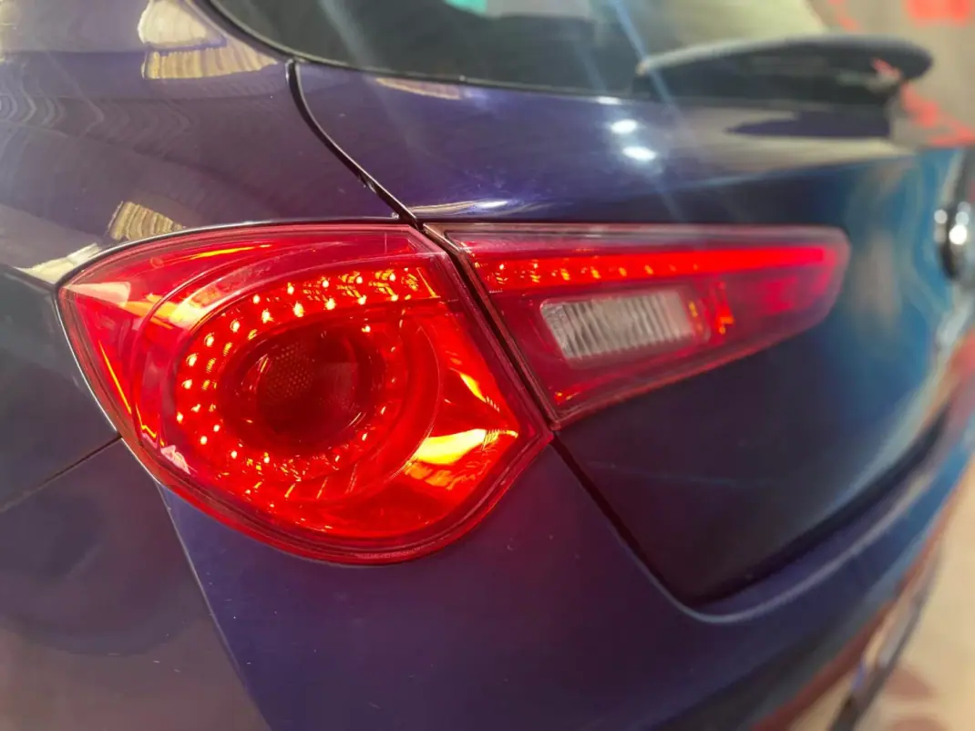 Alfa Romeo Giulietta 2011 - 8750 EUR, 197000 km - AUTO.MOTO.pt - 197000km - foto 19 de 35