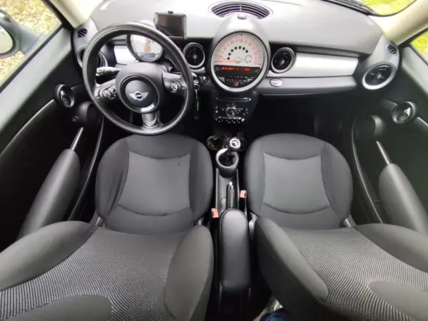 MINI Clubman 2011 - 7500 EUR, 293000 km - AUTO.MOTO.pt - 293000km - foto 25 de 65