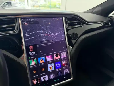 Tesla Model S 2017 - 19990 EUR, 237000 km - AUTO.MOTO.pt - 237000km - foto 23 de 37