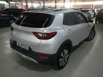 Kia Stonic 2021 - 14250 EUR, 144834 km - AUTO.MOTO.pt - 144834km - foto 2 de 8