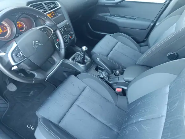 Citroën C4 2015 - 10500 EUR, 53000 km - AUTO.MOTO.pt - 53000km - foto 32 de 37