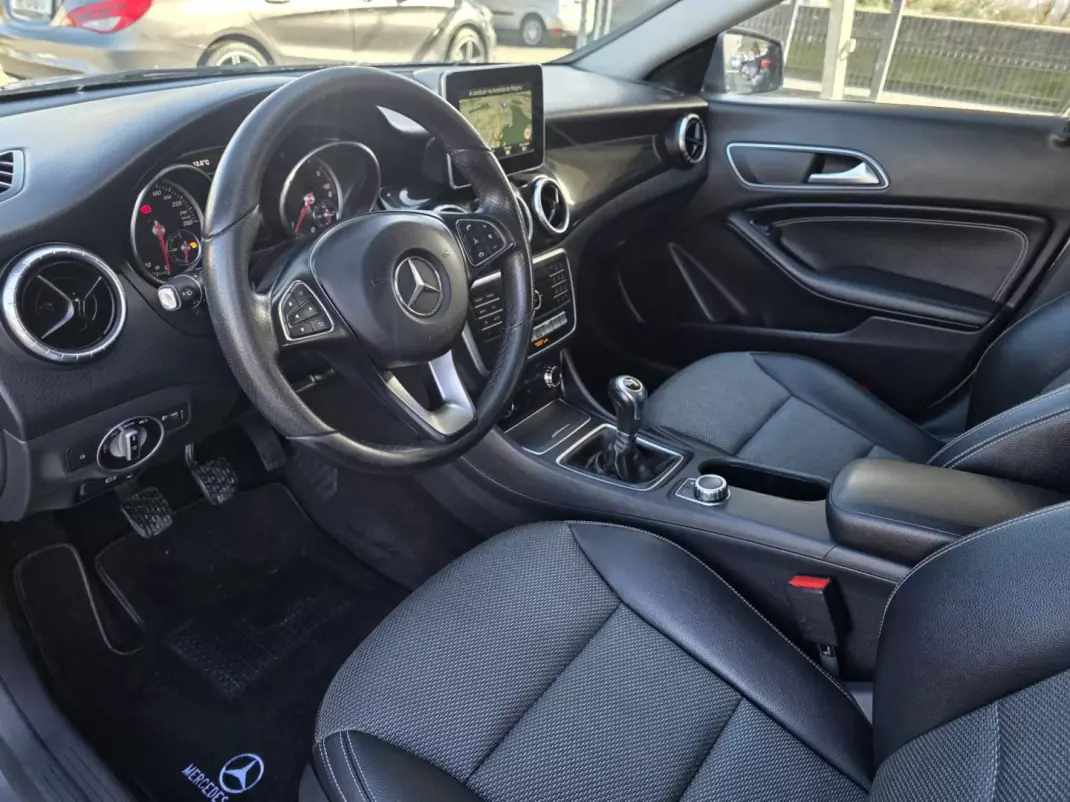 Mercedes-Benz CLA 180 2016 - 16990 EUR, 169000 km - AUTO.MOTO.pt - 169000km - foto 15 de 33