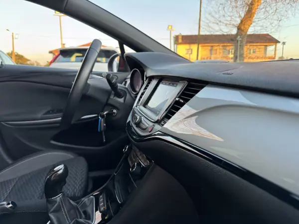 Opel Astra 2020 - 15500 EUR, 77000 km - AUTO.MOTO.pt - 77000km - foto 30 de 33