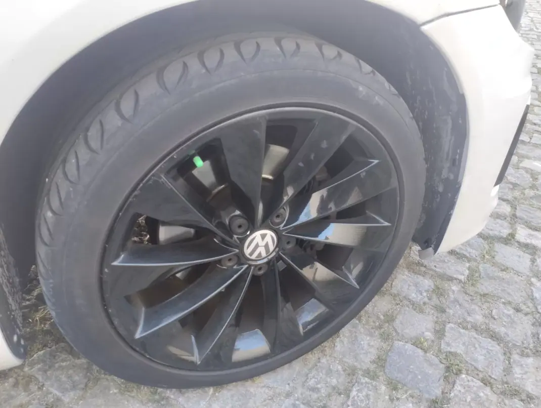 Volkswagen Scirocco 2011 - 10000 EUR, 210000 km - AUTO.MOTO.pt - 210000km - foto 8 de 30